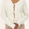 Crème Vest Met Strikjes