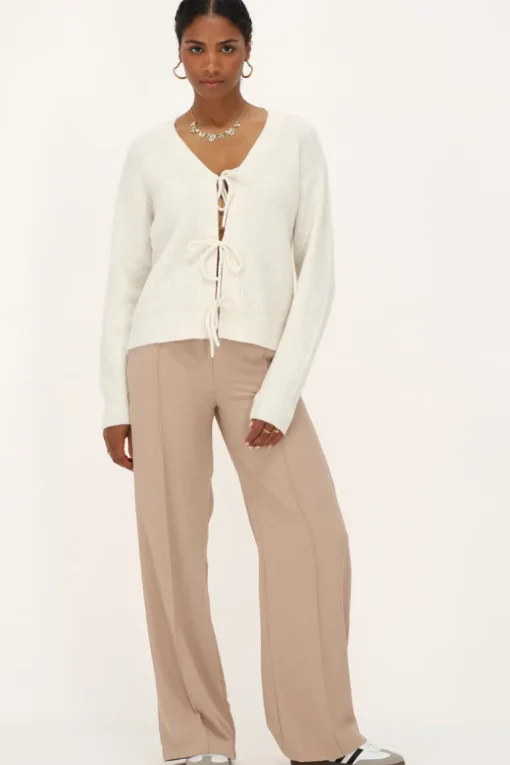 Crème Vest Met Strikjes