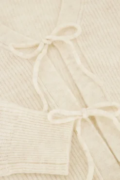 Crème Vest Met Strikjes