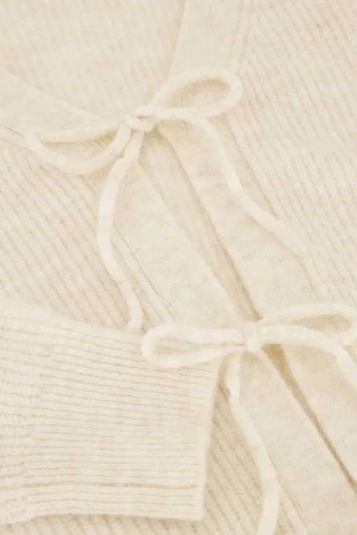 Crème Vest Met Strikjes