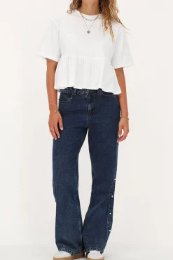 Donkerblauwe Jeans Met Studs Aan De Zijkant