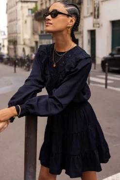 Donkerblauwe Jurk Met Embroidery En Ruffles