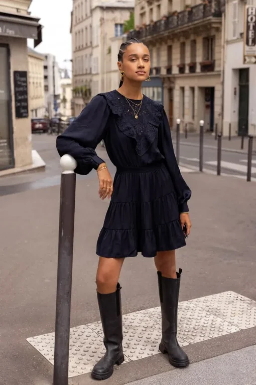 Donkerblauwe Jurk Met Embroidery En Ruffles