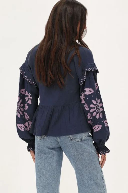Donkerblauwe Mousseline Blouse Met Embroidery En Strikjes