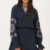 Donkerblauwe Mousseline Jurk Met Lila Embroidery