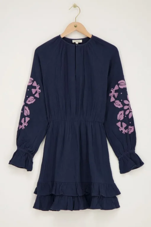 Donkerblauwe Mousseline Jurk Met Lila Embroidery