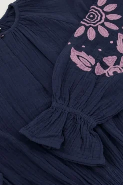 Donkerblauwe Mousseline Jurk Met Lila Embroidery