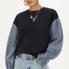 Donkerblauwe Sweater Met Gestreepte Mouwen