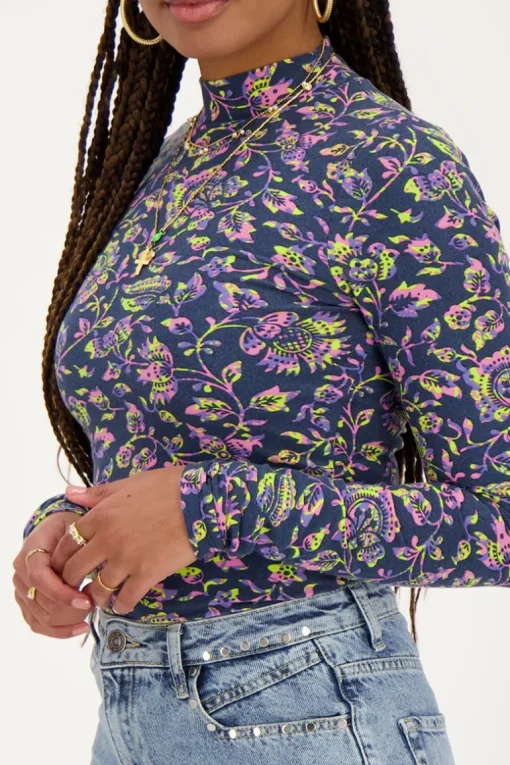 Donkerblauwe Top Met Col En Paisley Print