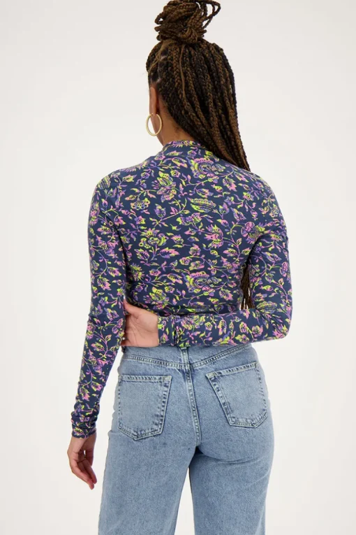 Donkerblauwe Top Met Col En Paisley Print