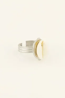 Driedubbele Ring Met Schelp