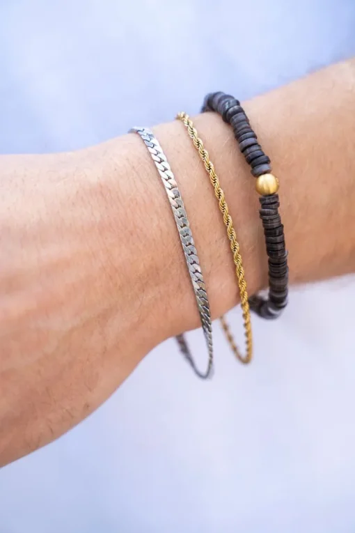 Equal Armband Met Zwarte Platte Kralen