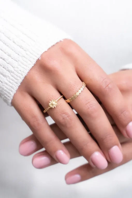 Gedraaide Ring Met Bloem