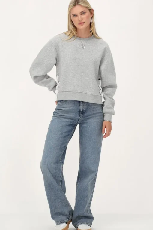 Grijze Sweater Met Witte Strikjes