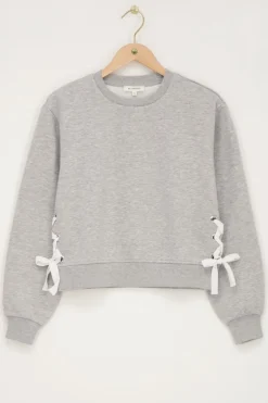Grijze Sweater Met Witte Strikjes