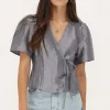 Grijze Top Met Satijn Look En Strikjes
