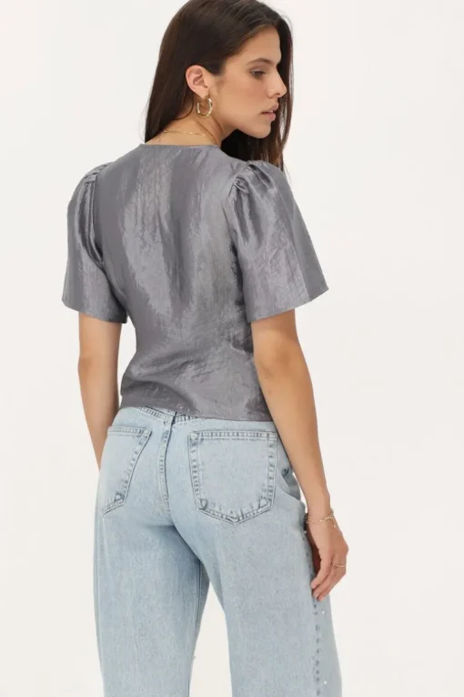 Grijze Top Met Satijn Look En Strikjes