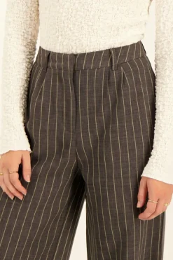 Grijze Wide Leg Broek Met Krijtstrepen