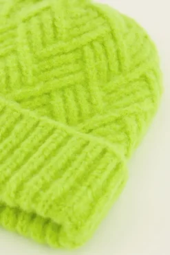 Groene Muts Met Kabels