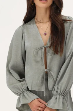 Groene Shiny Top Met Strikjes & Ruffle Mouwtjes