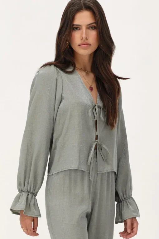 Groene Shiny Top Met Strikjes & Ruffle Mouwtjes