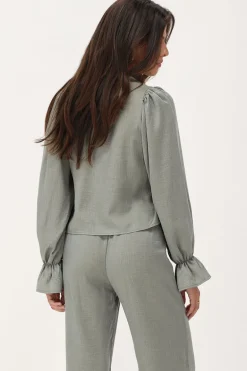 Groene Shiny Top Met Strikjes & Ruffle Mouwtjes