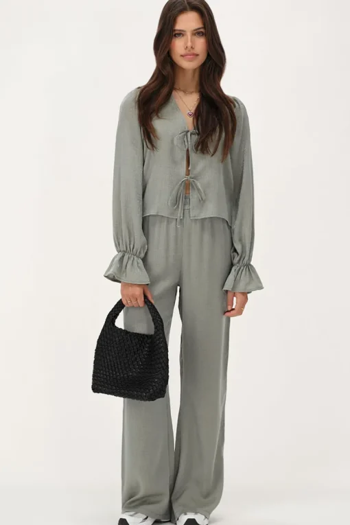 Groene Shiny Top Met Strikjes & Ruffle Mouwtjes