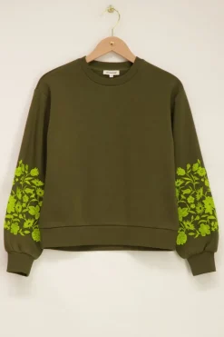 Groene Sweater Met Geborduurde Mouwen