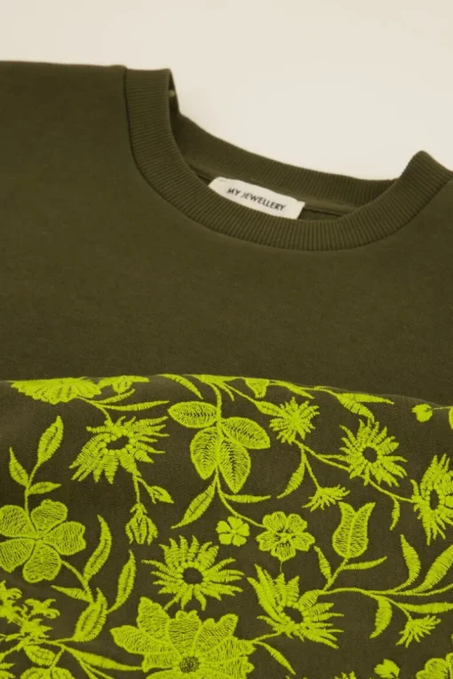 Groene Sweater Met Geborduurde Mouwen
