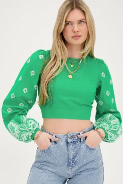 Groene Top Met Gestrikte Achterkant En Embroidery