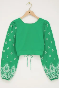 Groene Top Met Gestrikte Achterkant En Embroidery