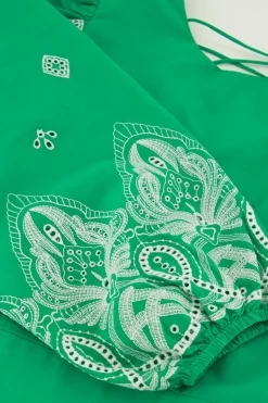 Groene Top Met Gestrikte Achterkant En Embroidery
