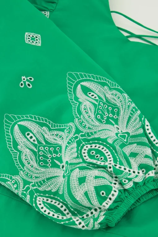 Groene Top Met Gestrikte Achterkant En Embroidery