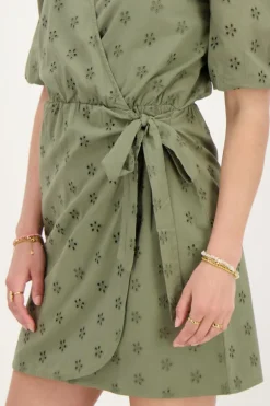 Groene Wikkeljurk Met Bloemen Embroidery