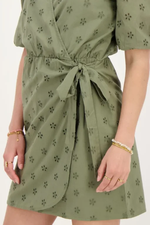 Groene Wikkeljurk Met Bloemen Embroidery
