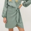 Groene Wikkeljurk Met Gedrapeerde Tailleband