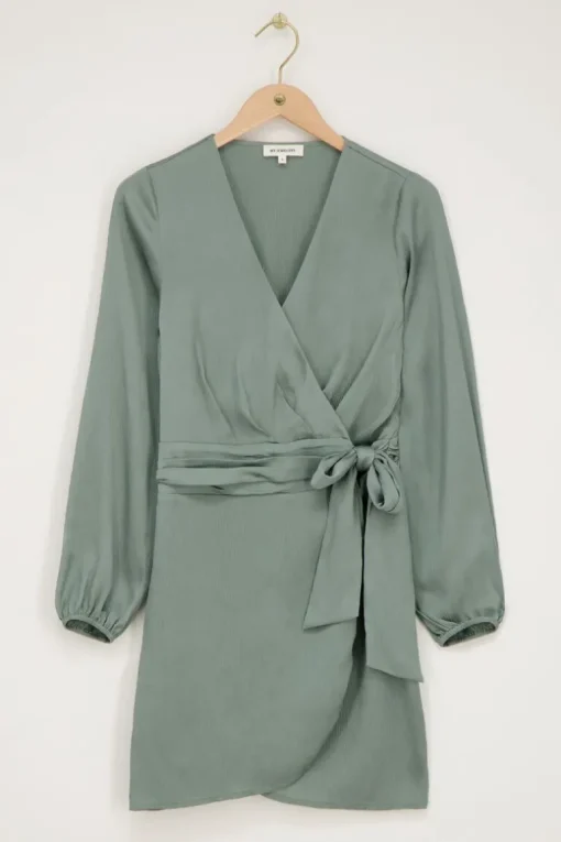 Groene Wikkeljurk Met Gedrapeerde Tailleband