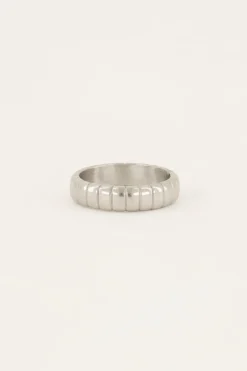 Iconic Smalle Ring Met Ribbels
