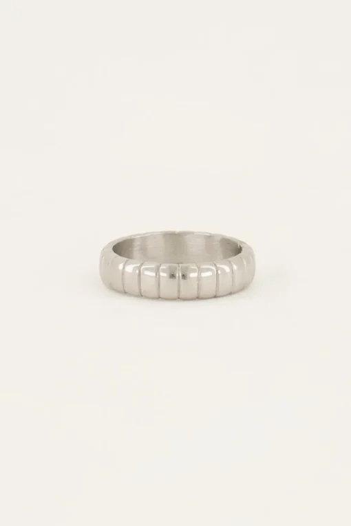 Iconic Smalle Ring Met Ribbels