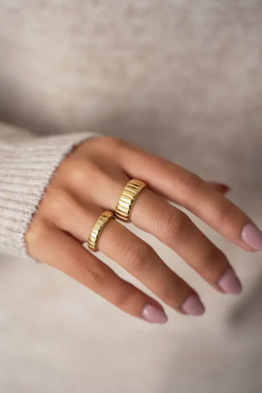 Iconic Smalle Ring Met Ribbels
