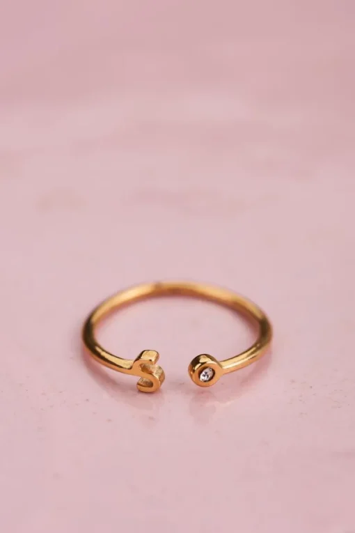 Initial Ring Met Steentje