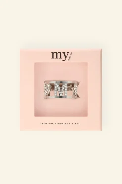 Initial Ring Met Steentjes