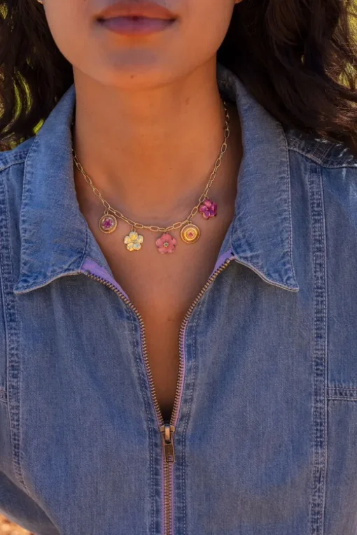 Island Ketting Met 5 Bedel Bloemen