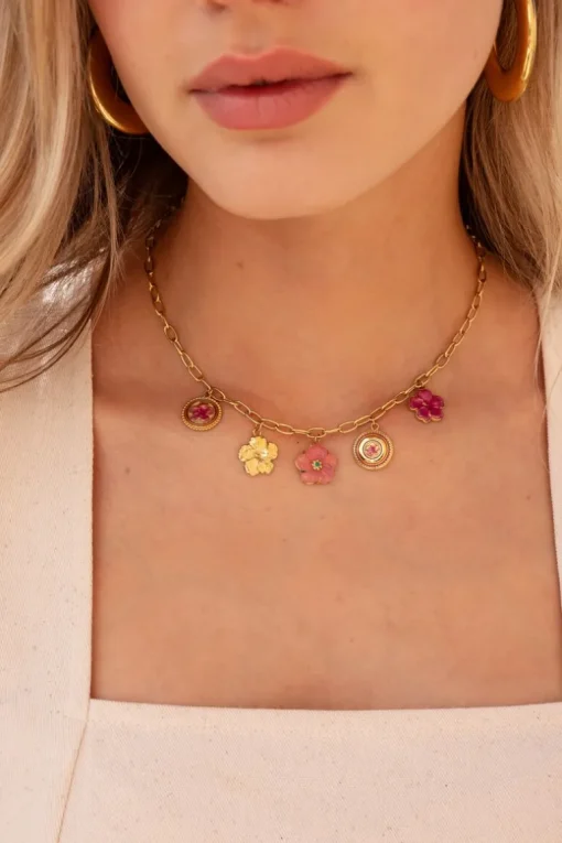 Island Ketting Met 5 Bedel Bloemen