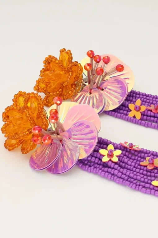 Island Oorhangers Met Bloemen En Paarse Slierten