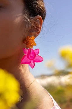 Island Oorhangers Met Oranje En Roze Bloem