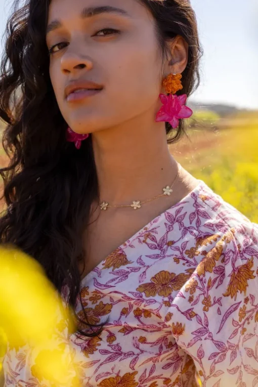 Island Oorhangers Met Oranje En Roze Bloem