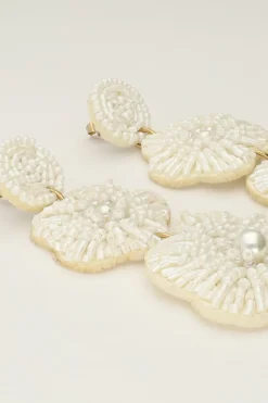 Island Oorhangers Met Witte Bloemen En Kralen