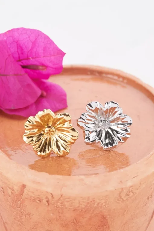 Island Studs Met Bloem