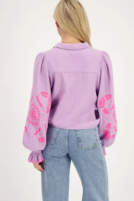 Lila Blouse Met Roze Embroidery